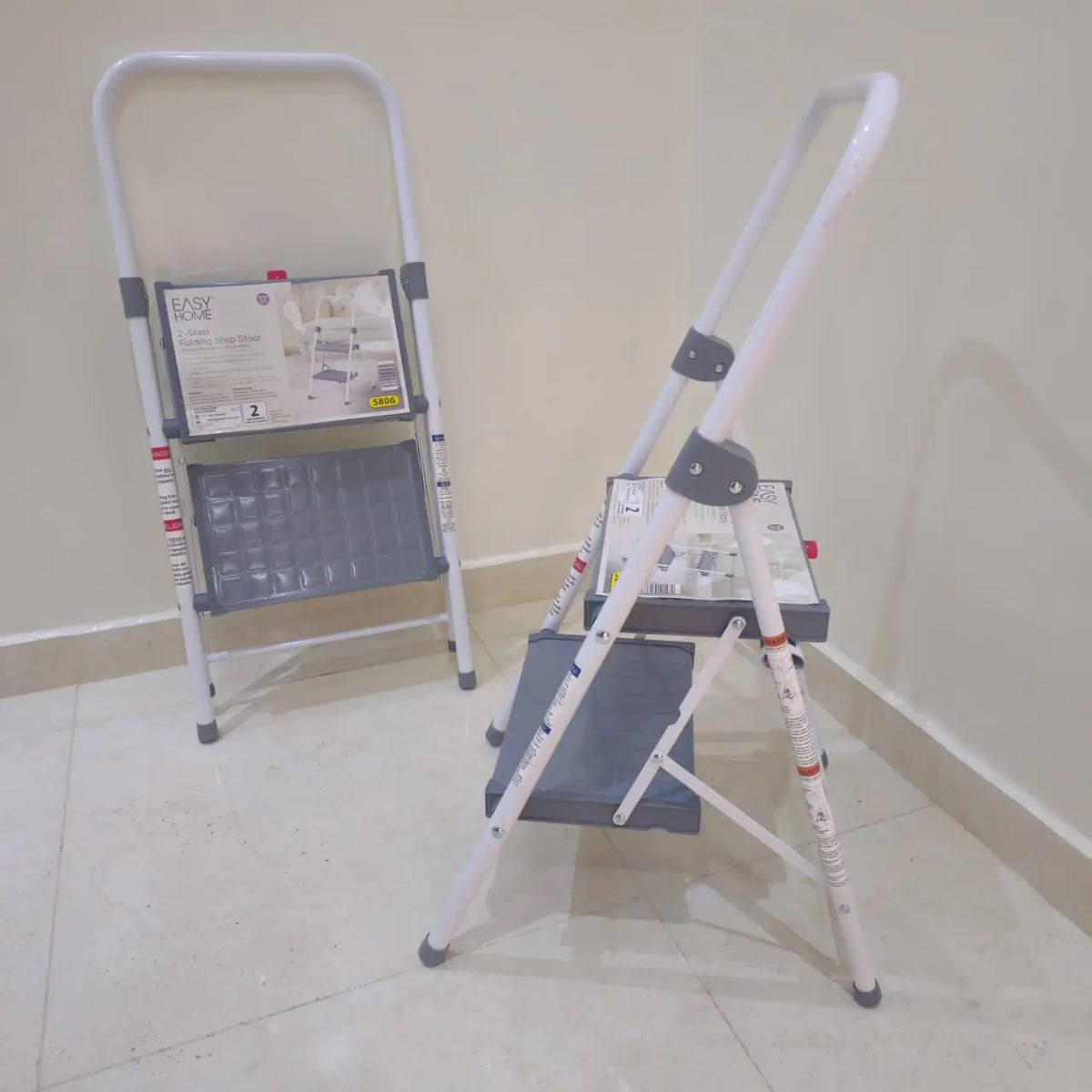 FOLDING STEP STOOL السلم المنزلي القابل للطي